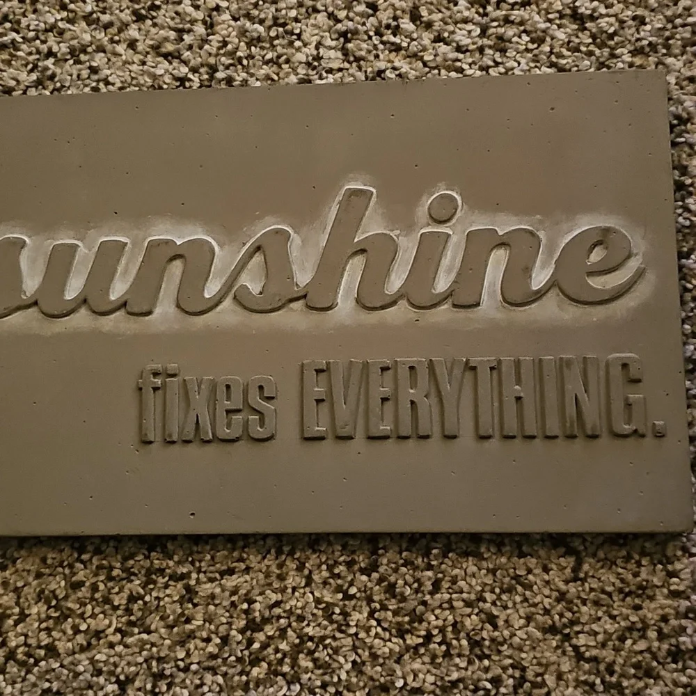 Hallmark Decorative Plaque - 'A Little Sunshine Fixes Everything' Concrete